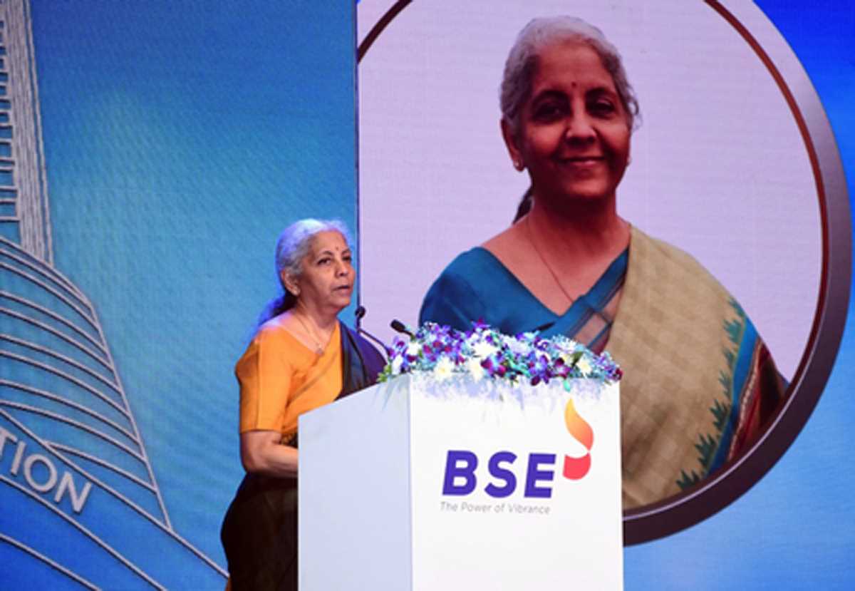 भारत अपनी सही नीति और निवेश से वैश्विक व्यापार में आ रही चुनौतियों से निपटेगा: वित्त मंत्री